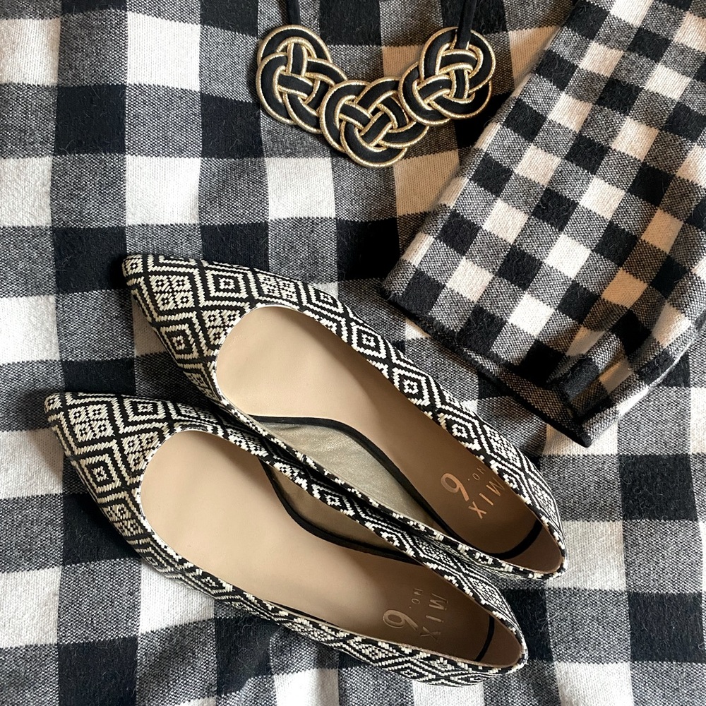 NWOT Black and White Flats